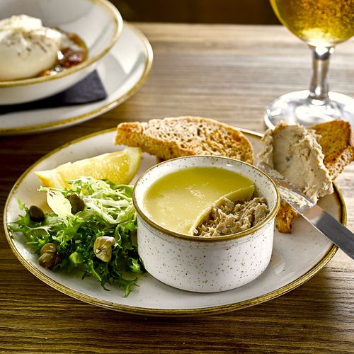 pointing-dog-i-bar-restaurant-pub-in-cheadle-hulme-cheshire